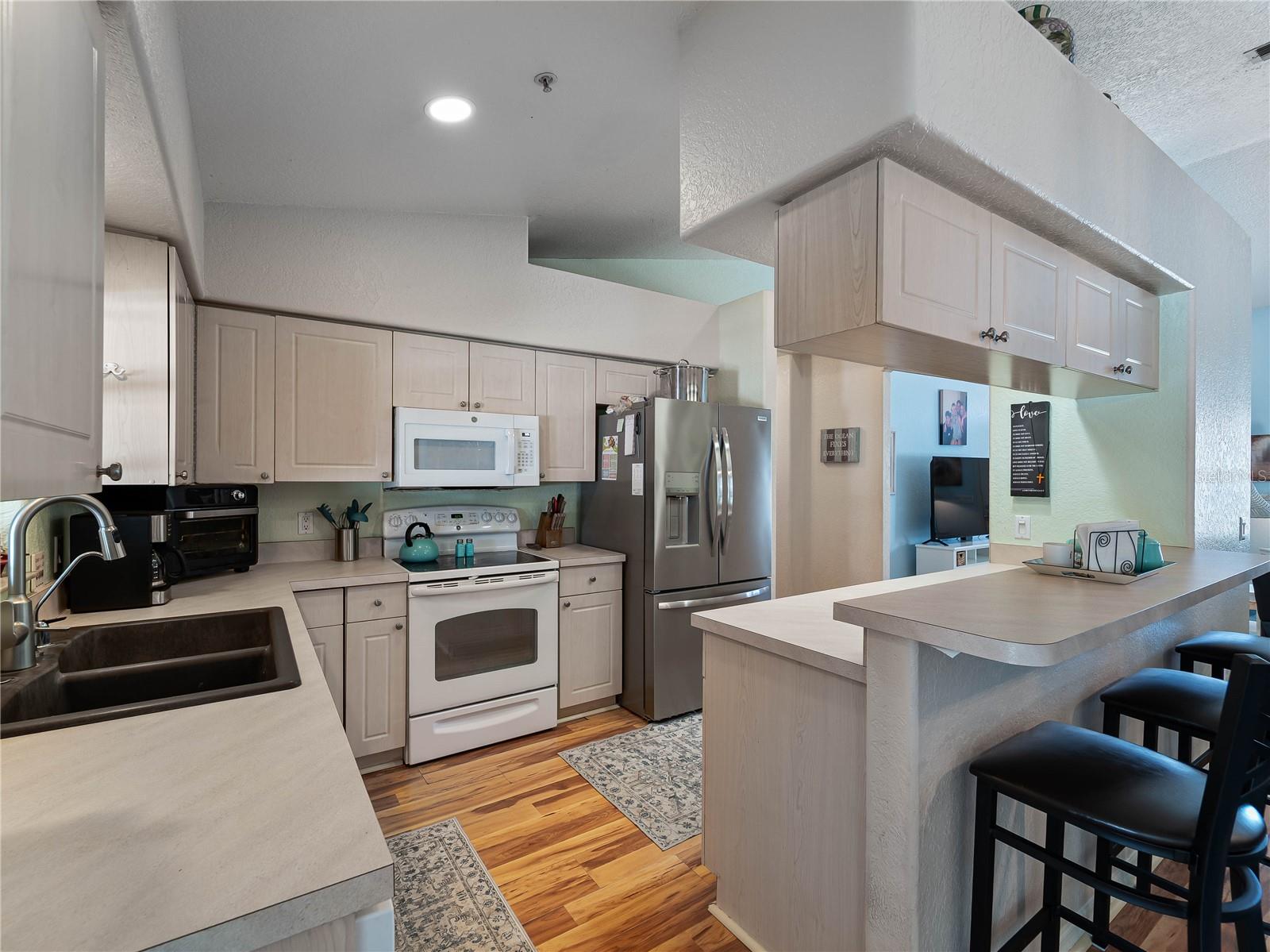 SOUTH VENICE - Residential