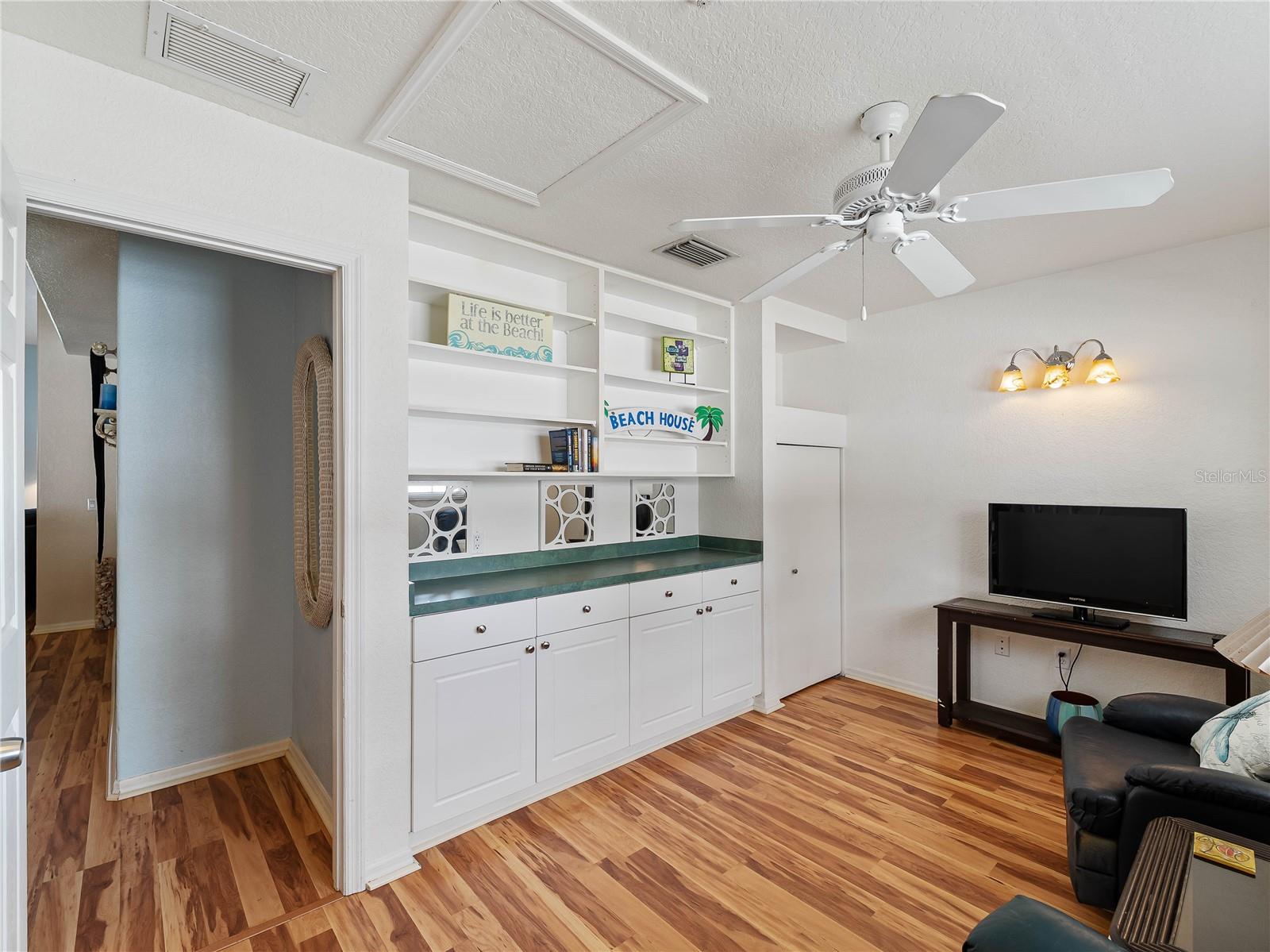 SOUTH VENICE - Residential