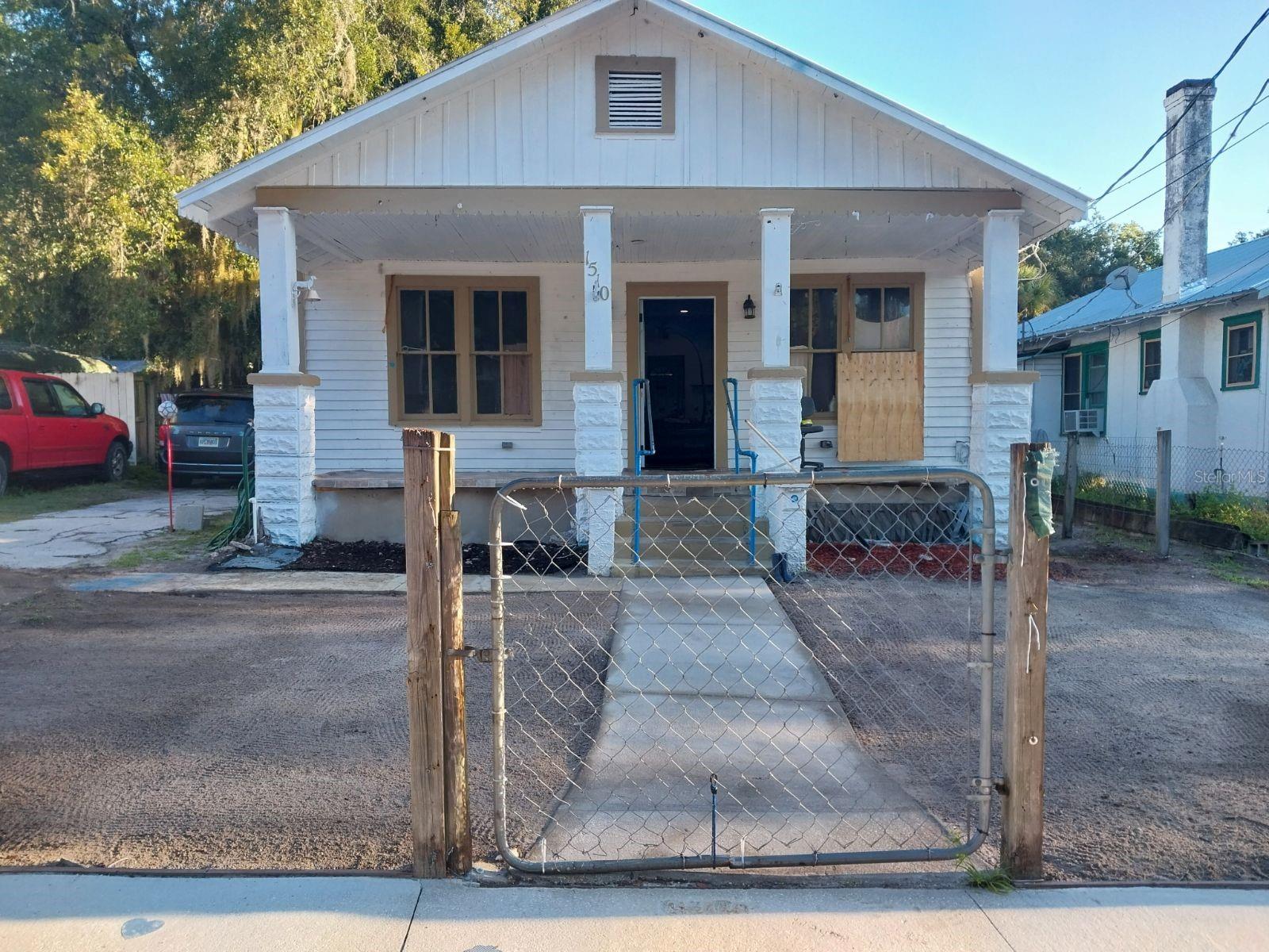 ***2025 ROOF, 2025 GAS WATER HEATER AND 2025 AC INLUDING REMOVEAL OF EXISTING FLEXIBLE DUCT AND INSTALL NEW. KITCHEN AND BATHROOM ONLY A FEW YRS YOUNG! Move in ready. 7 minute drive to Shopping Center, close to Schools. The unique and desirable access to both front -President street and rear Green St driveway access clear through. Bring your RV, Campers or Boat easily. A must see! Schedule your showing today! Seller is related to Realtor.