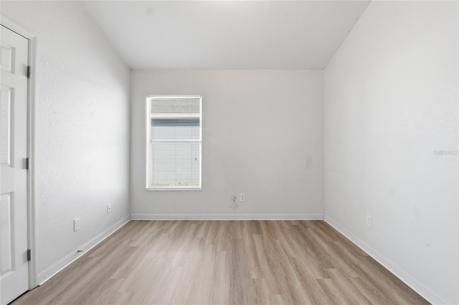 LAKE ROCHELLE ESTATES - Residential Lease