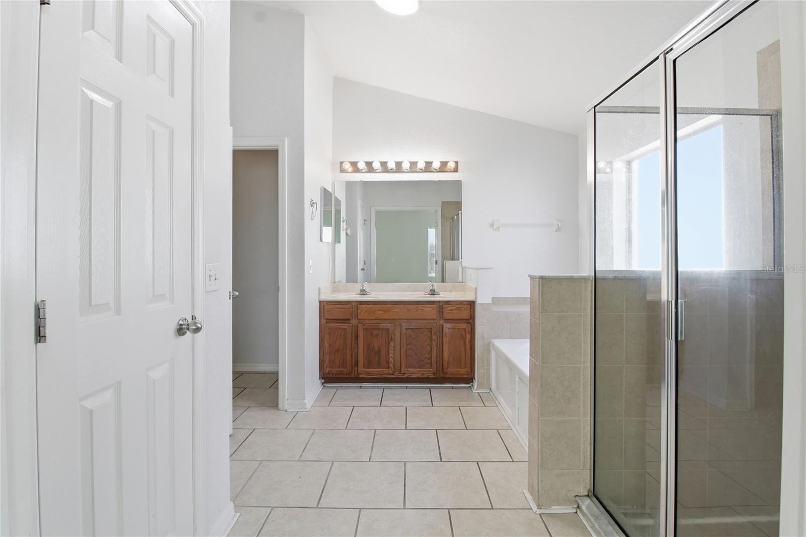 LAKE ROCHELLE ESTATES - Residential Lease