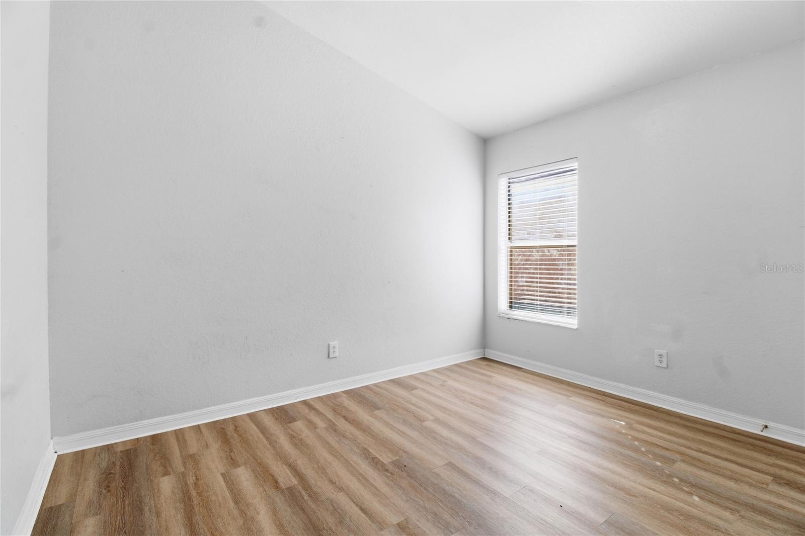 LAKE ROCHELLE ESTATES - Residential Lease