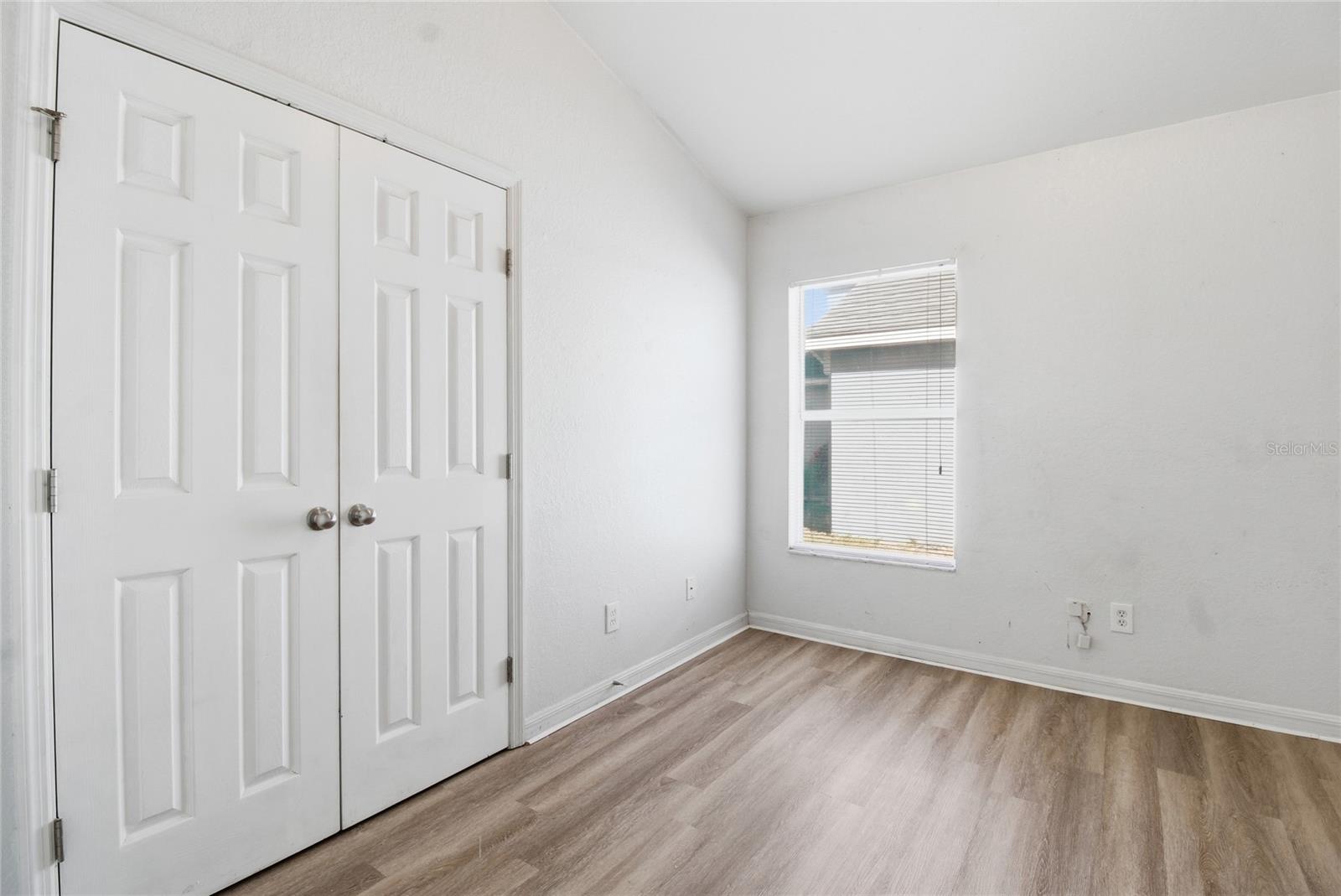 LAKE ROCHELLE ESTATES - Residential Lease