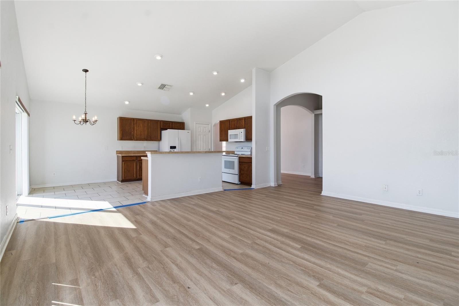 LAKE ROCHELLE ESTATES - Residential Lease