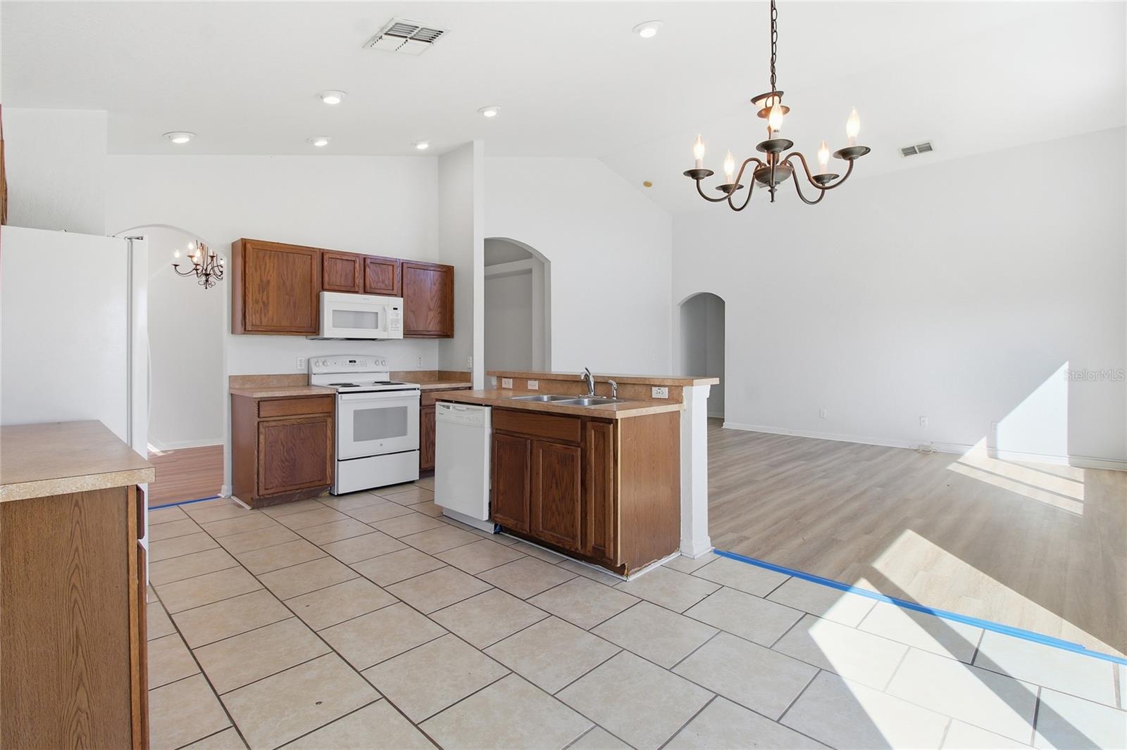 LAKE ROCHELLE ESTATES - Residential Lease