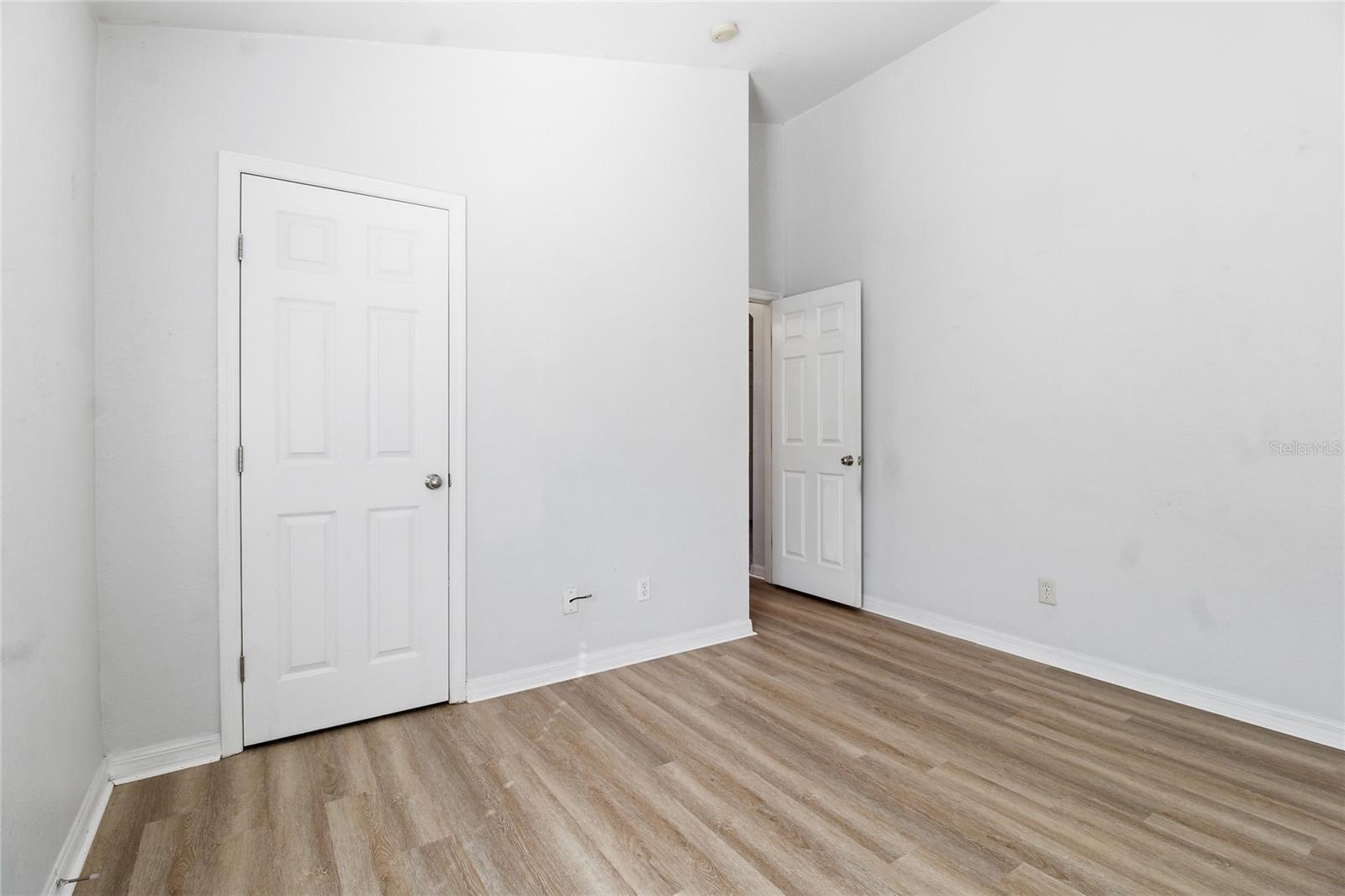 LAKE ROCHELLE ESTATES - Residential Lease