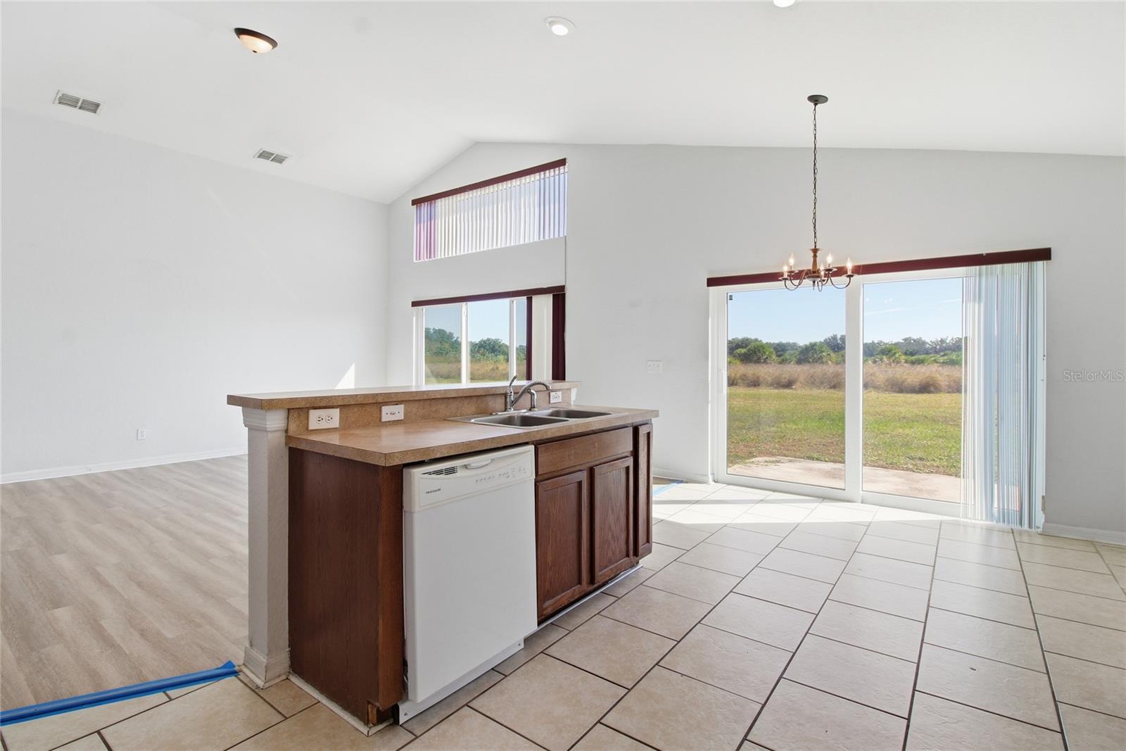 LAKE ROCHELLE ESTATES - Residential Lease