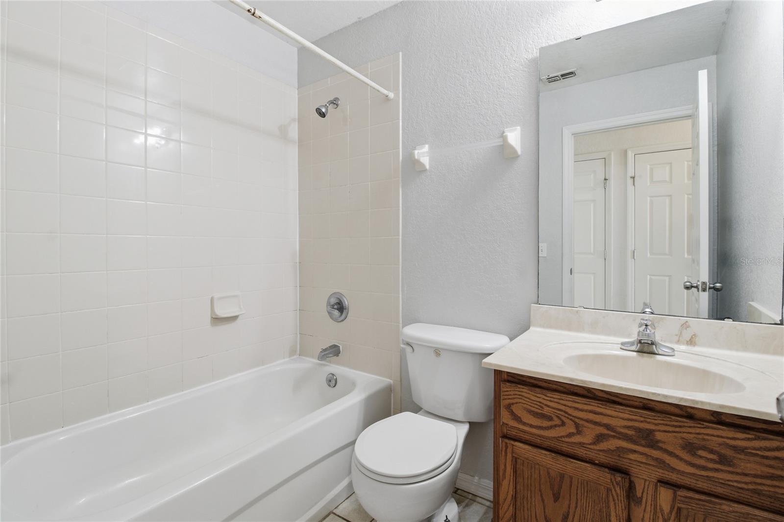 LAKE ROCHELLE ESTATES - Residential Lease