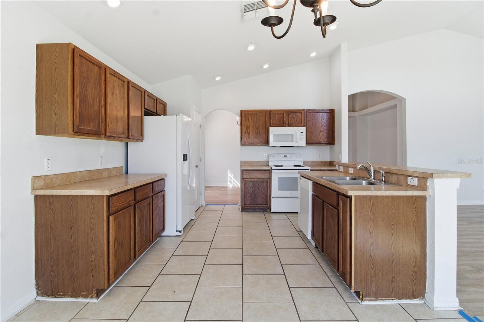 LAKE ROCHELLE ESTATES - Residential Lease