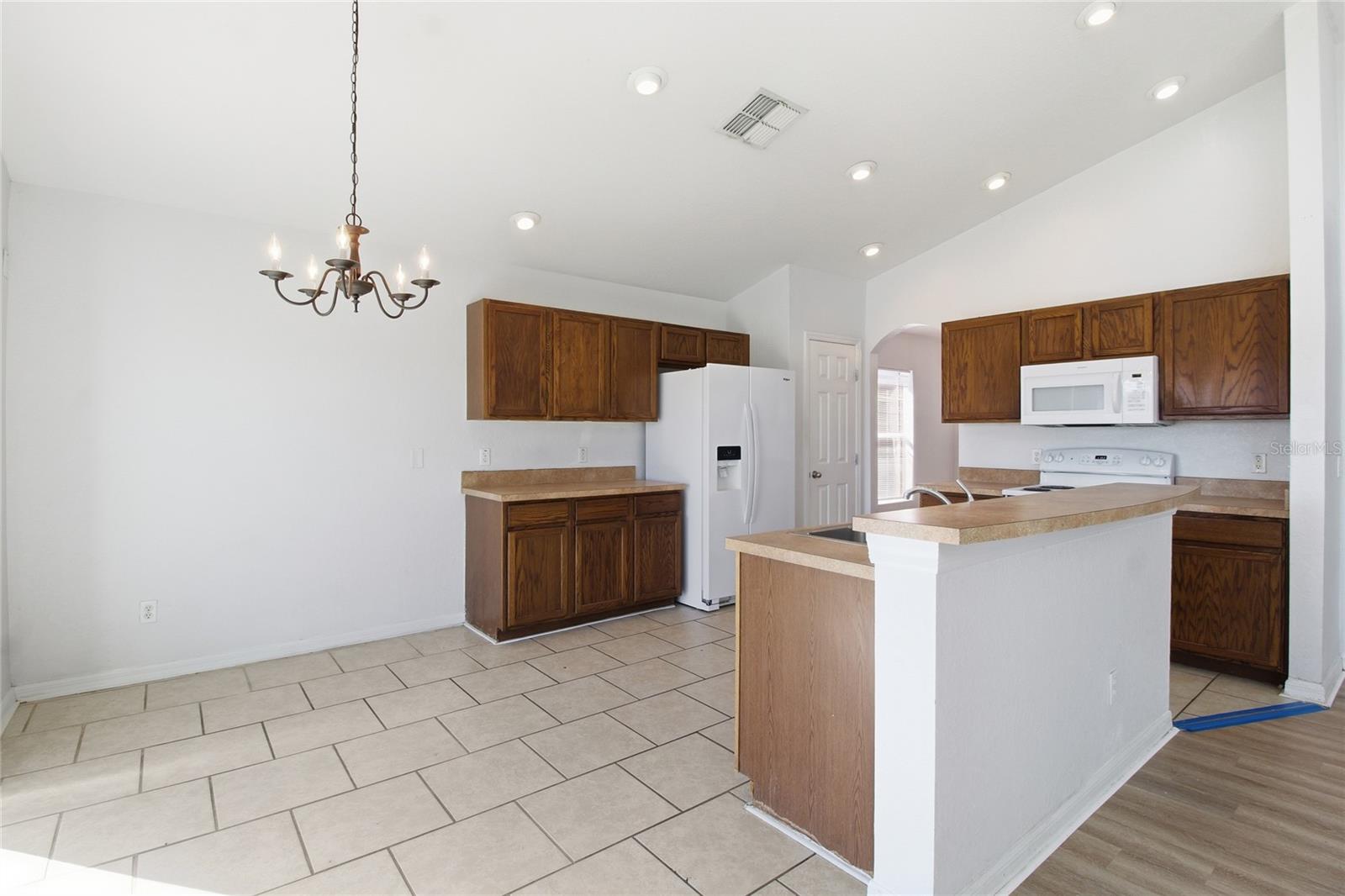 LAKE ROCHELLE ESTATES - Residential Lease