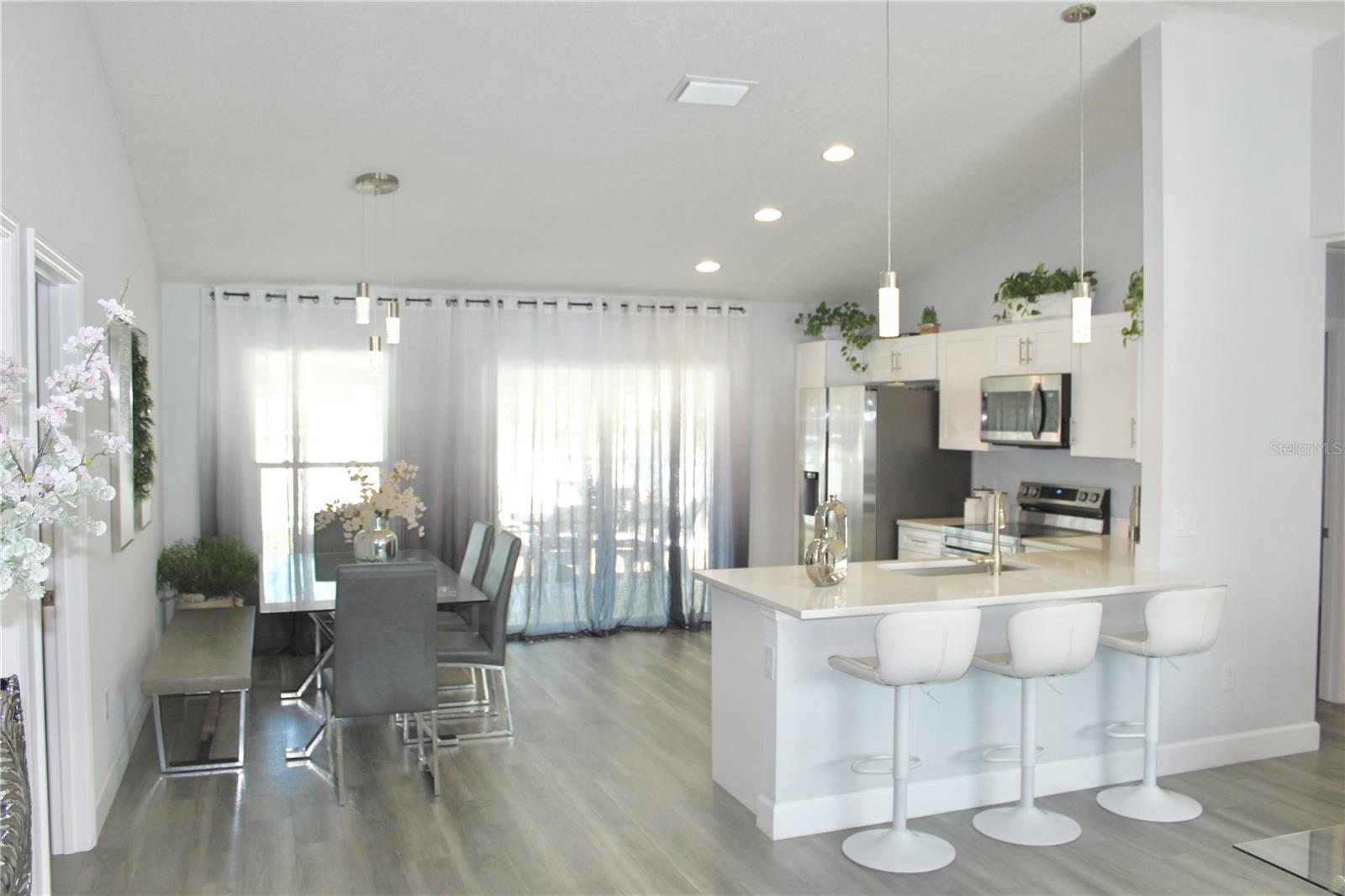 ROLLING RANCH ESTATE - Residential