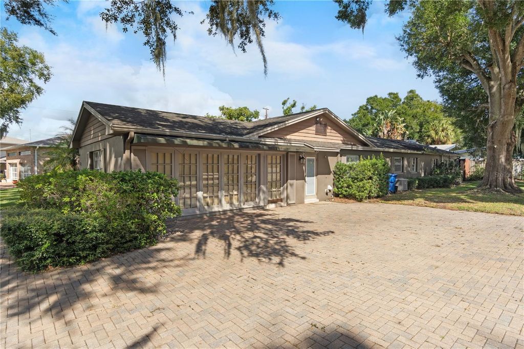 Photo of 51 Oakleigh Lane, Maitland, FL 32751 (MLS # O6353027)