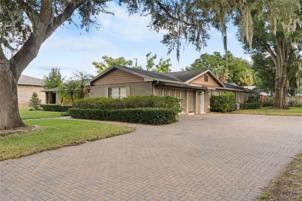 Photo of 51 Oakleigh Lane, Maitland, FL 32751 (MLS # O6353027)