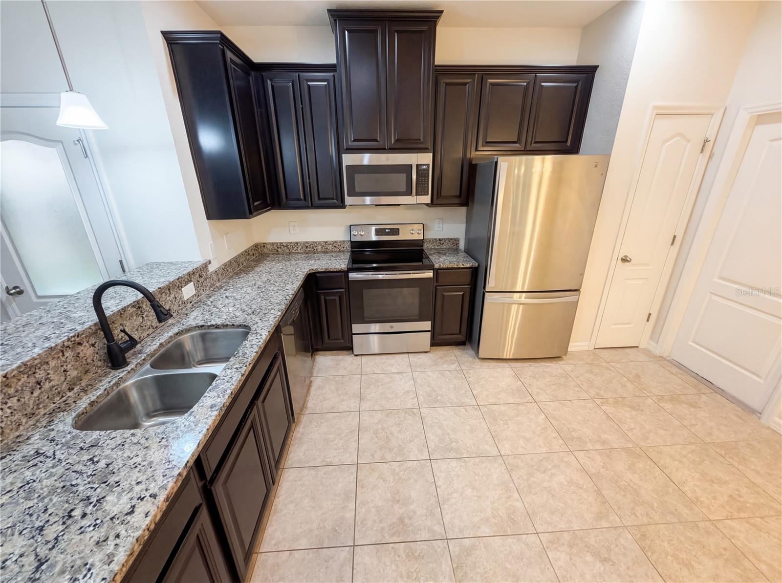 LUCAYA LAKE CLUB TWNHMS PHA - Residential