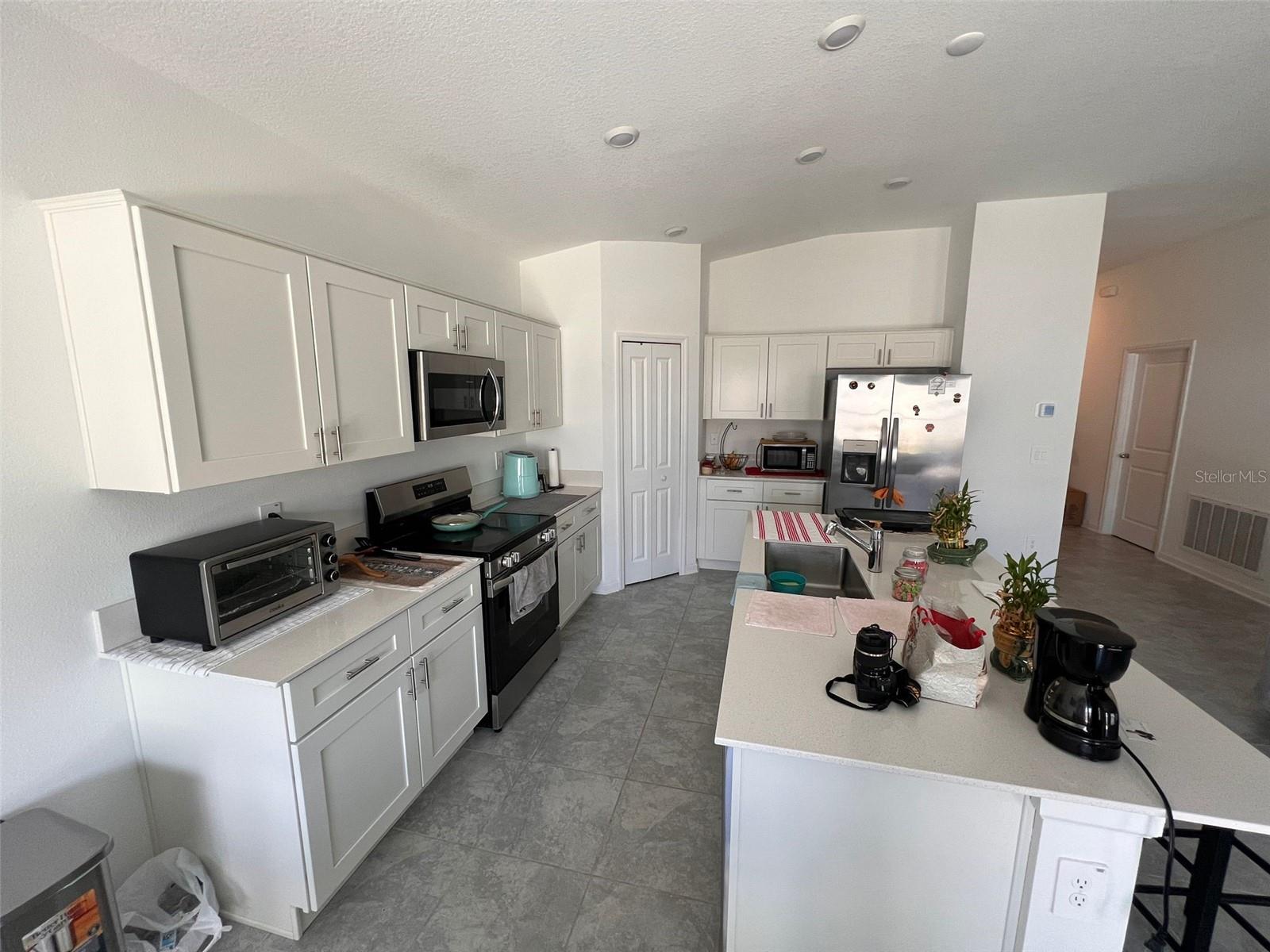 RANCHES/LK MCLEOD II - Residential Lease