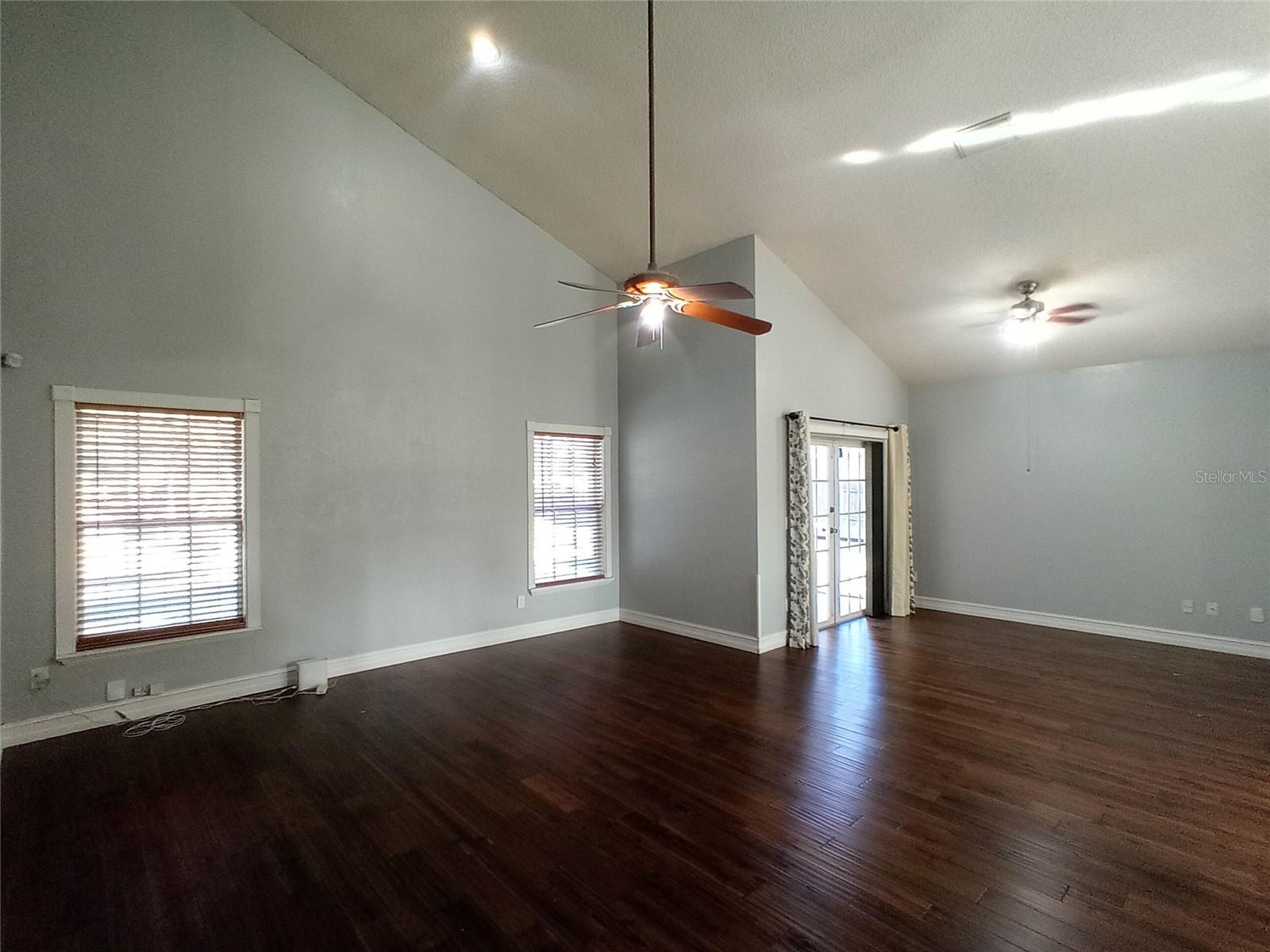 ALAFAYA WOODS MODEL CENTER - Residential Lease