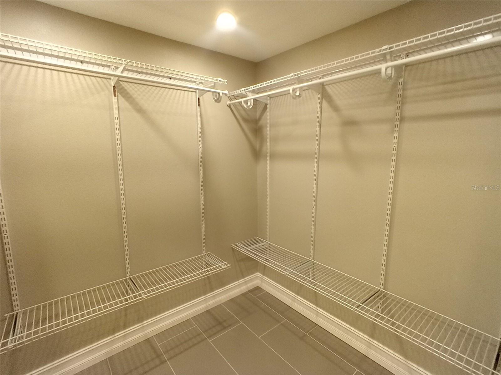 ALAFAYA WOODS MODEL CENTER - Residential Lease