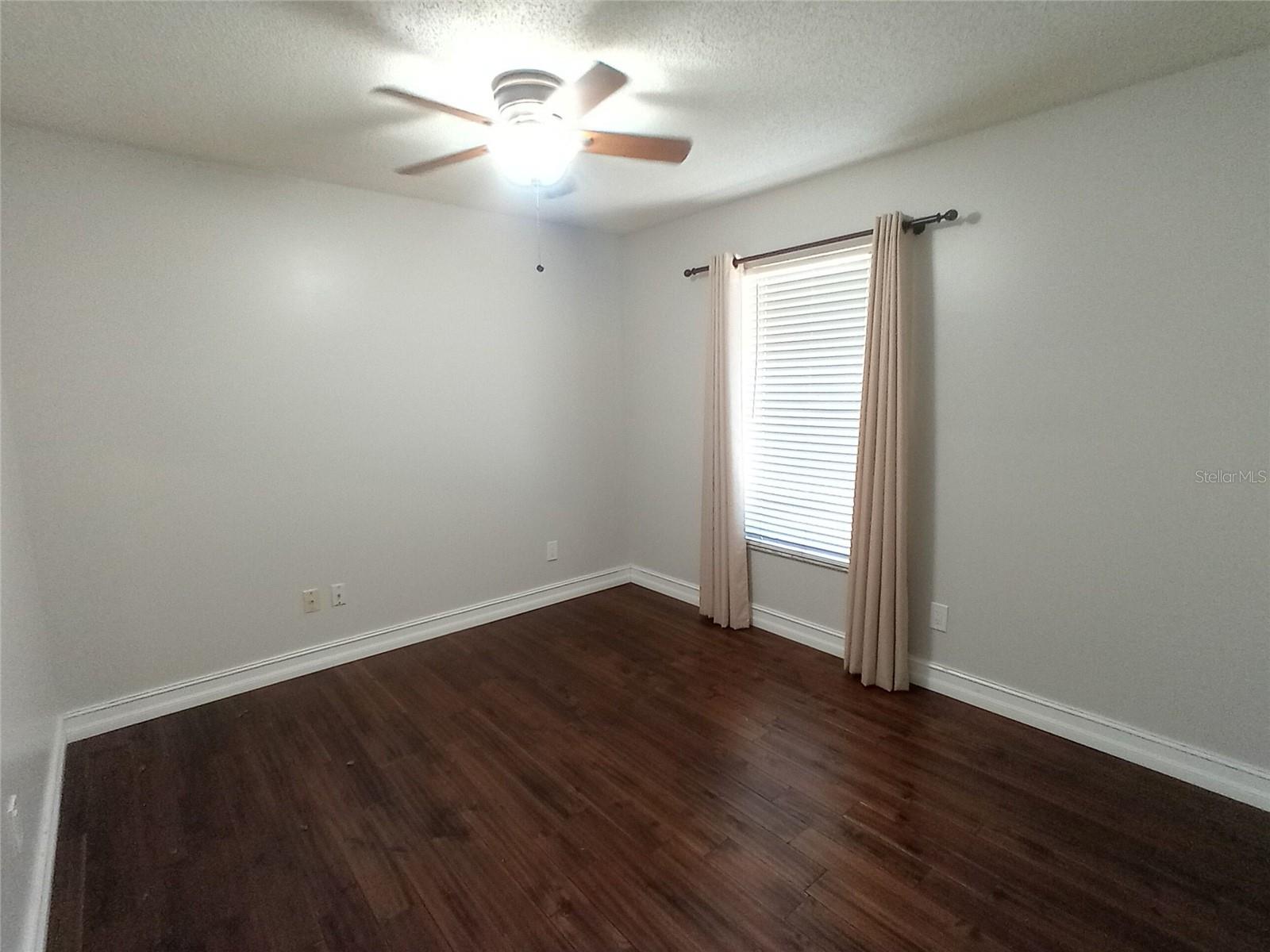 ALAFAYA WOODS MODEL CENTER - Residential Lease