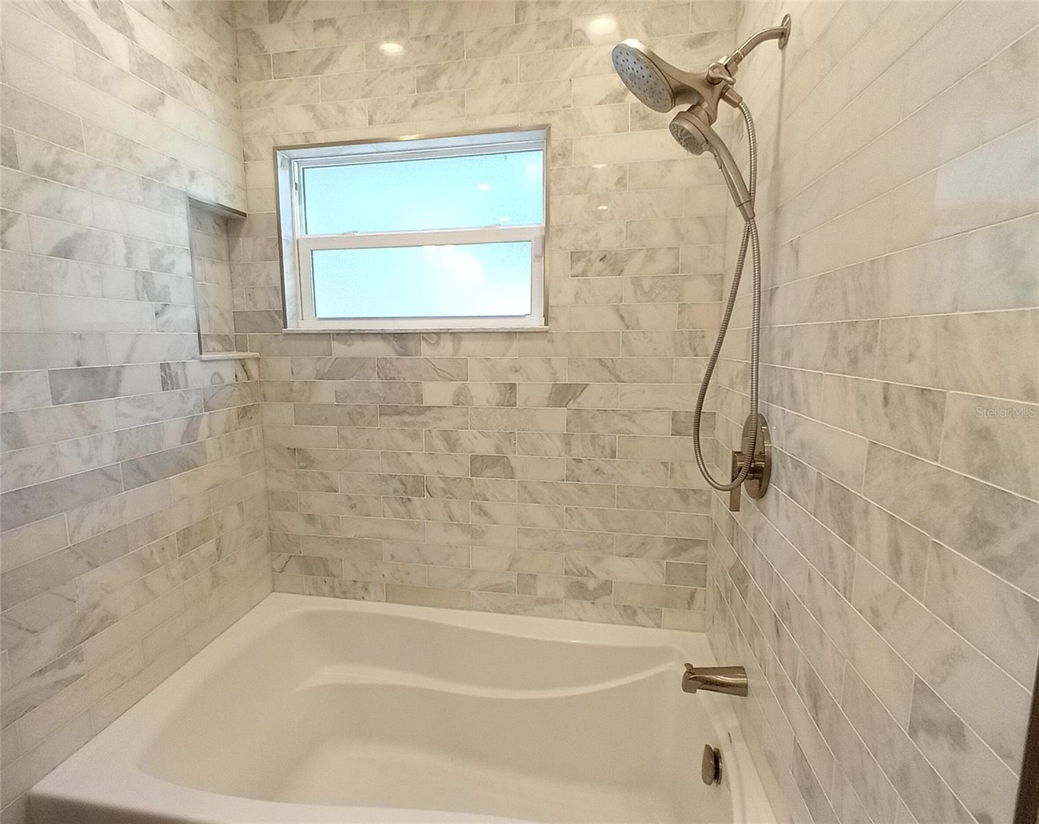 ALAFAYA WOODS MODEL CENTER - Residential Lease