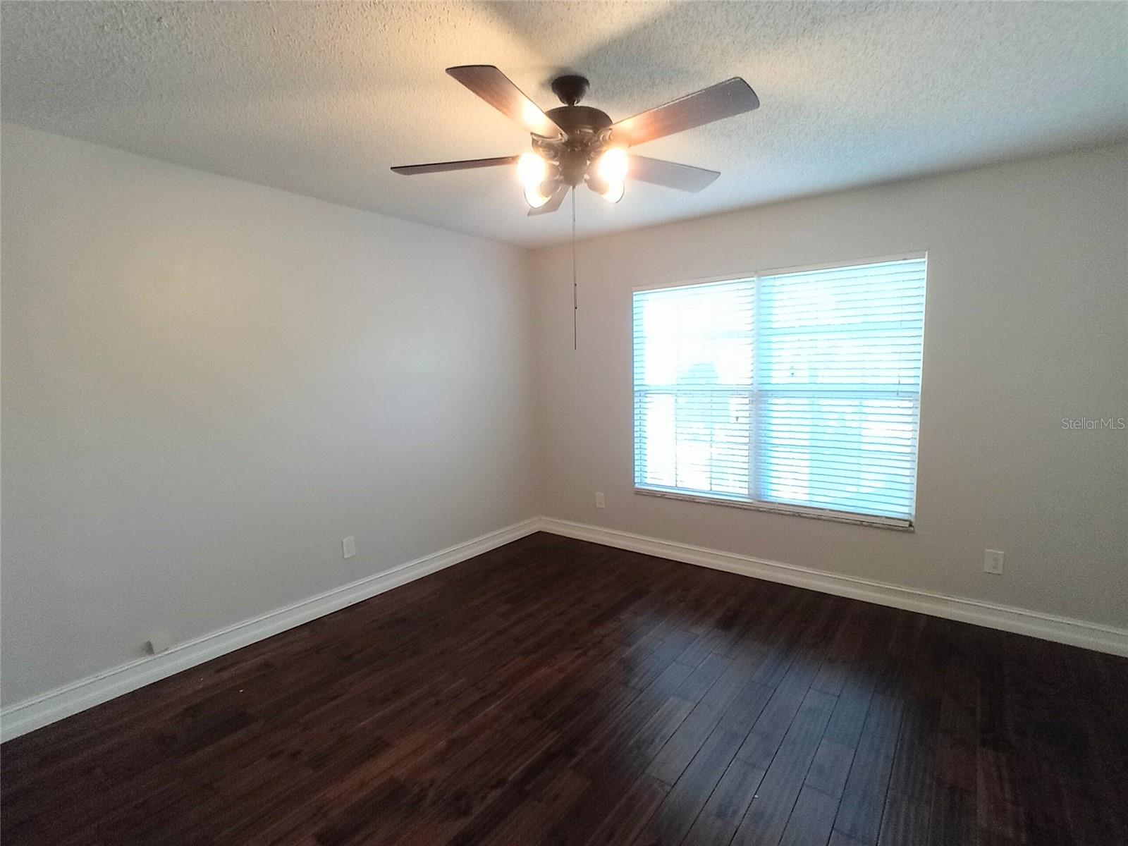 ALAFAYA WOODS MODEL CENTER - Residential Lease