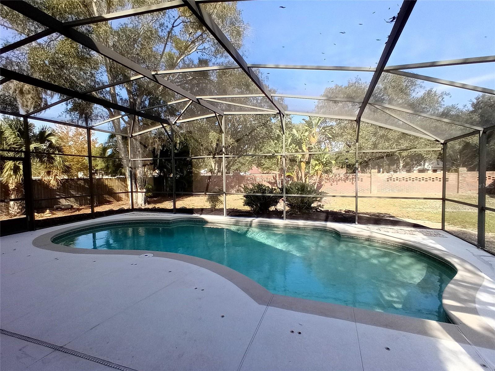 ALAFAYA WOODS MODEL CENTER - Residential Lease