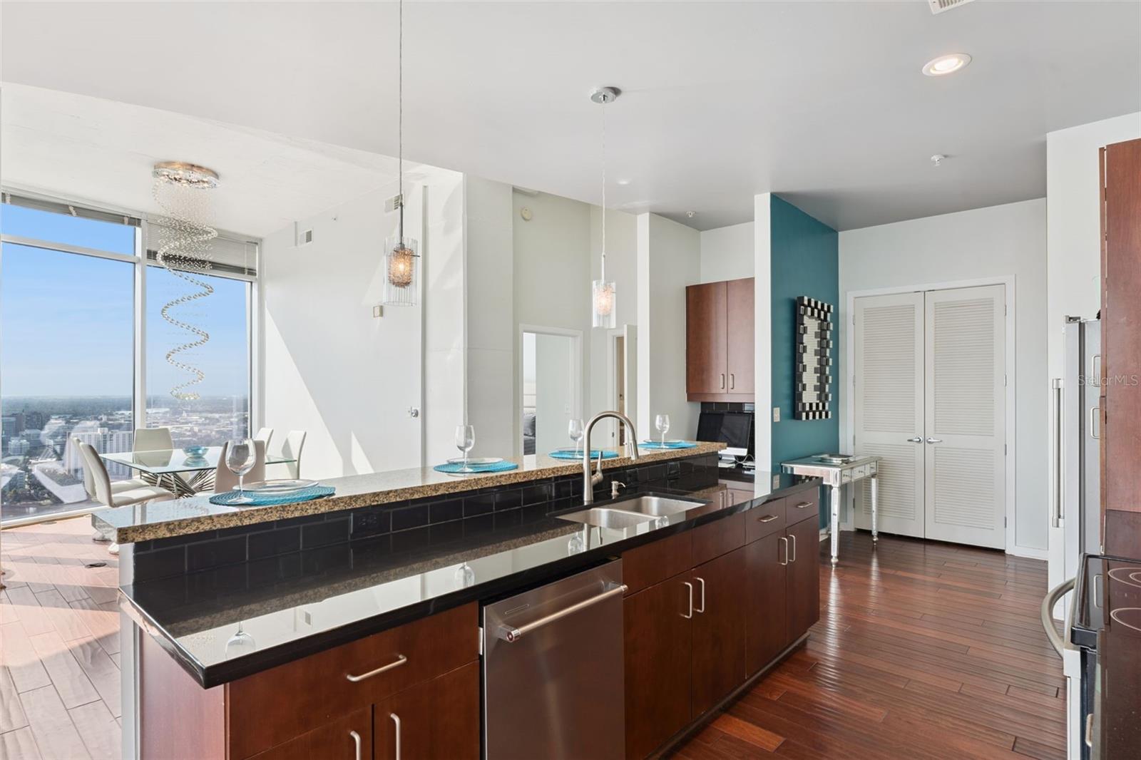 SOLAIRE/PLAZA CONDO - Residential