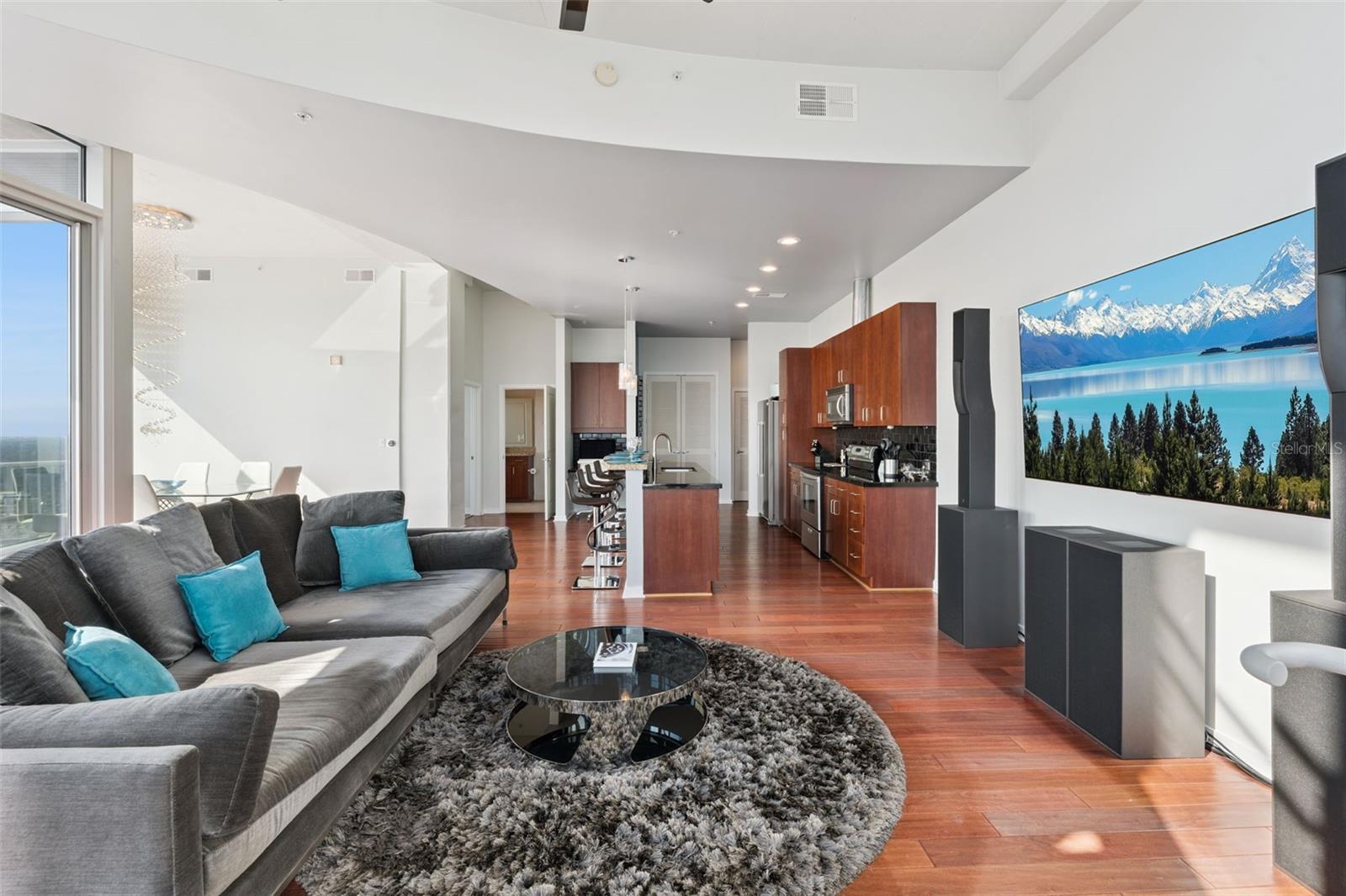 SOLAIRE/PLAZA CONDO - Residential