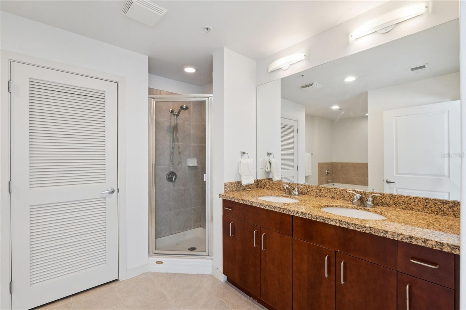 SOLAIRE/PLAZA CONDO - Residential