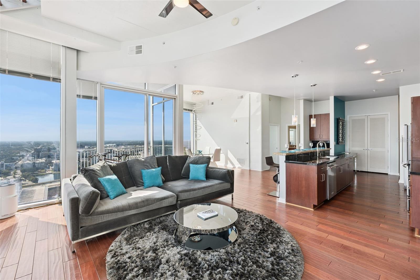 SOLAIRE/PLAZA CONDO - Residential