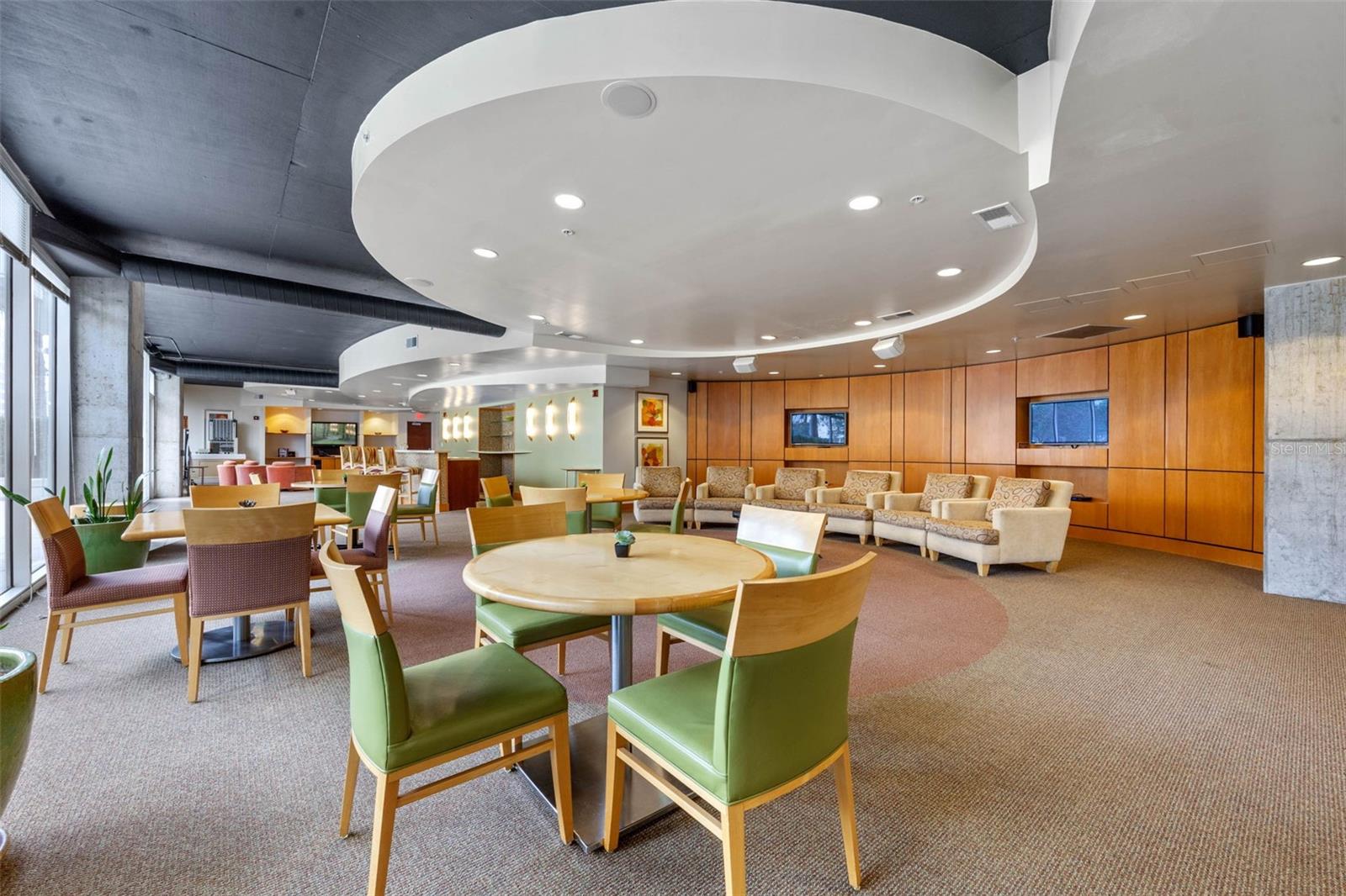 SOLAIRE/PLAZA CONDO - Residential