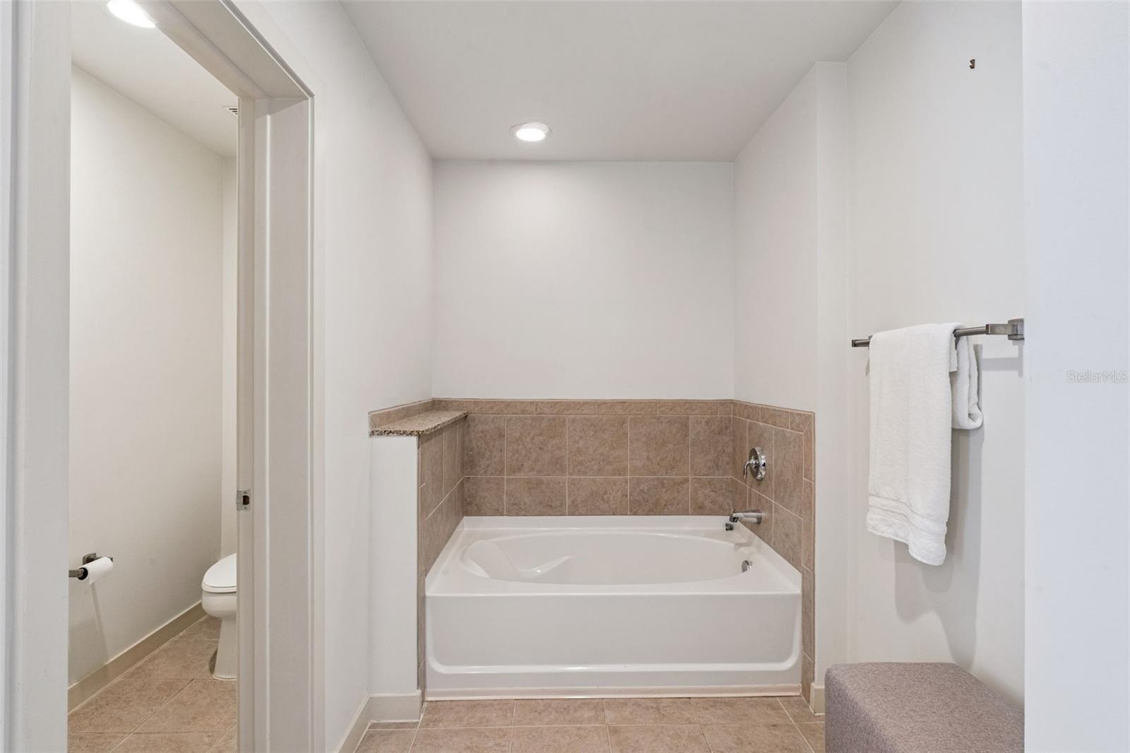 SOLAIRE/PLAZA CONDO - Residential