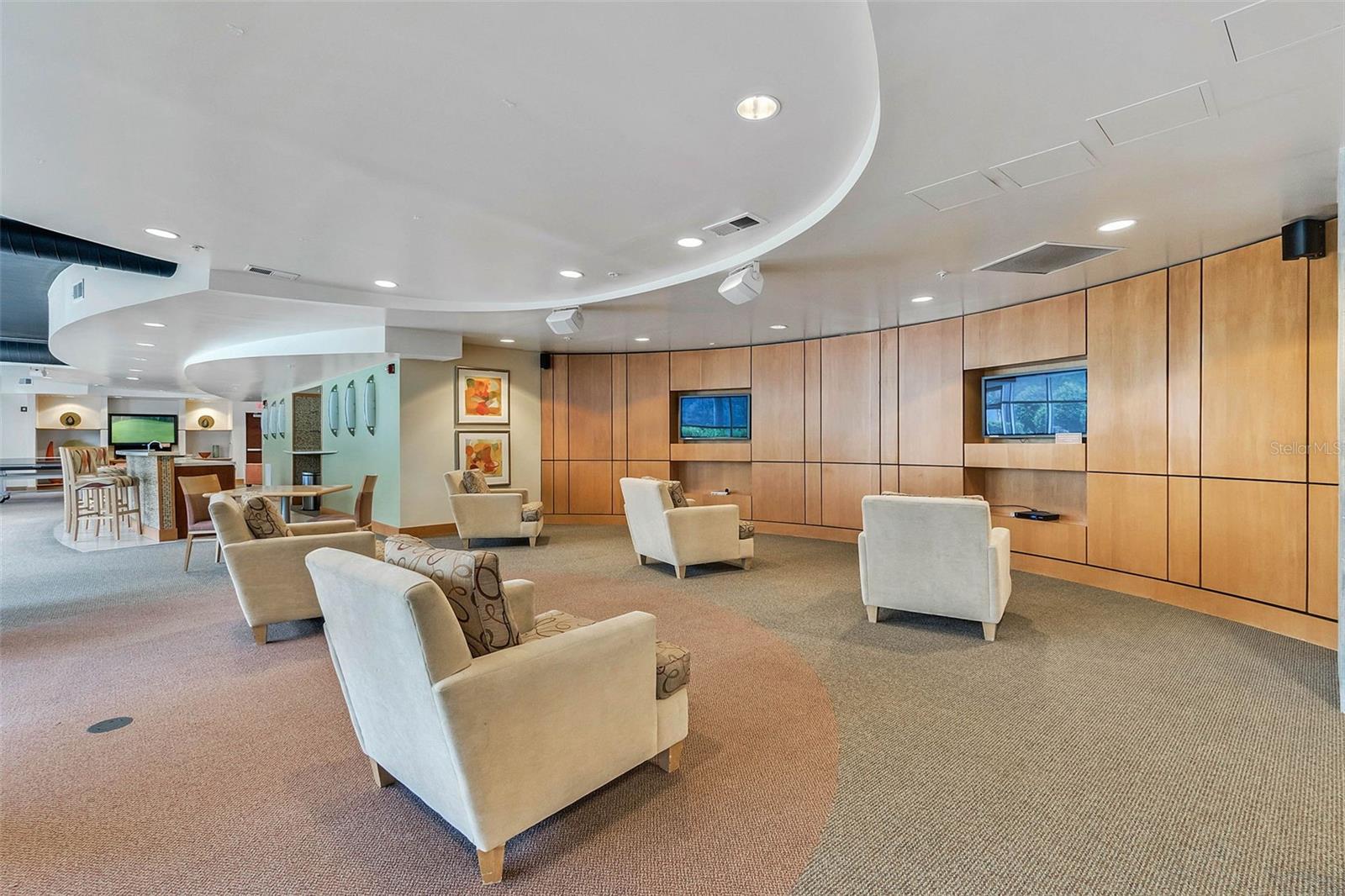 SOLAIRE/PLAZA CONDO - Residential