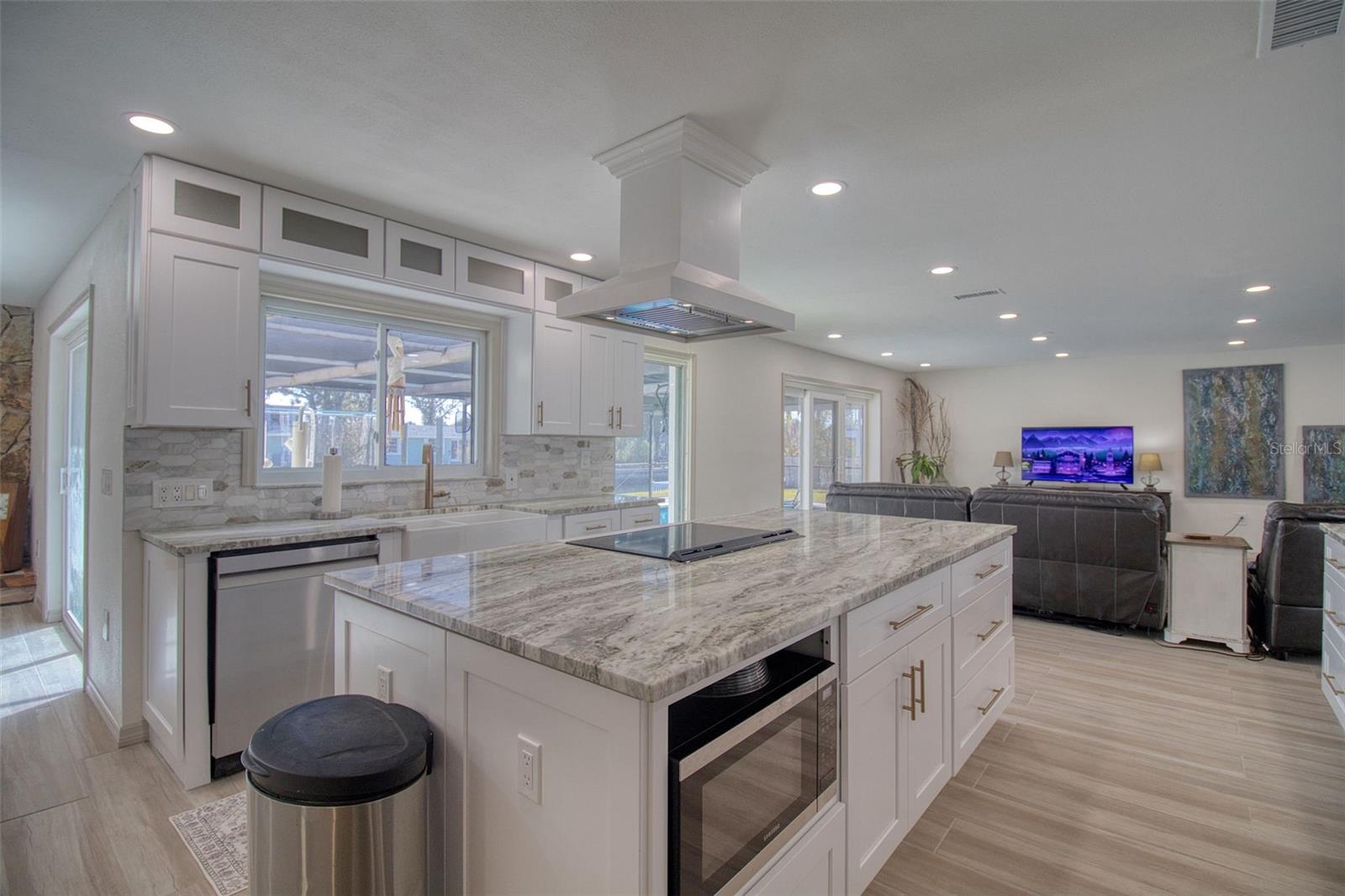 HUDSON BEACH ESTATES - Residential