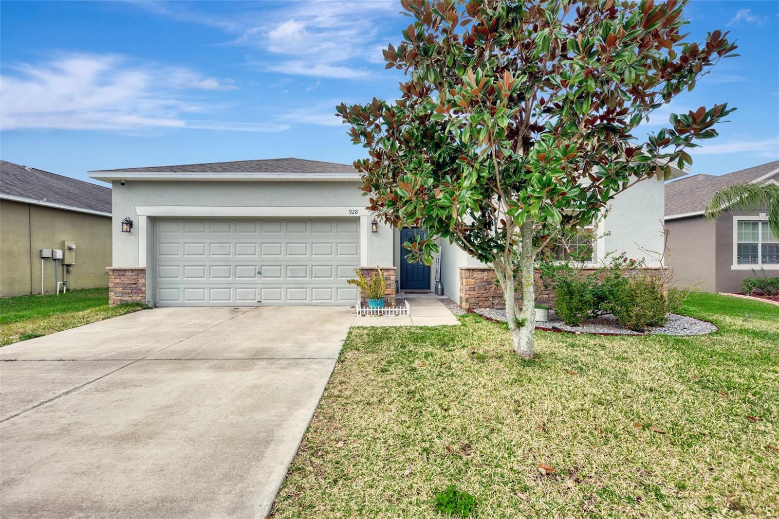 928 MEADOW GLADE DRIVE