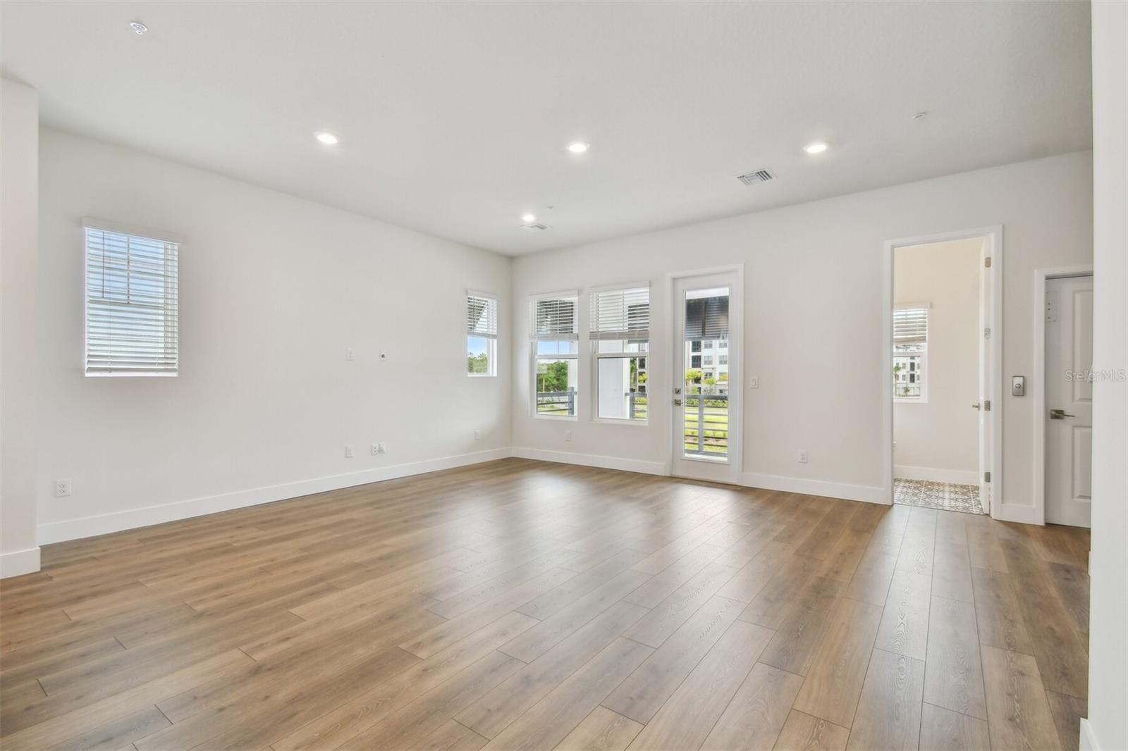EMERALD LANDING AT WATERSIDE - Residential