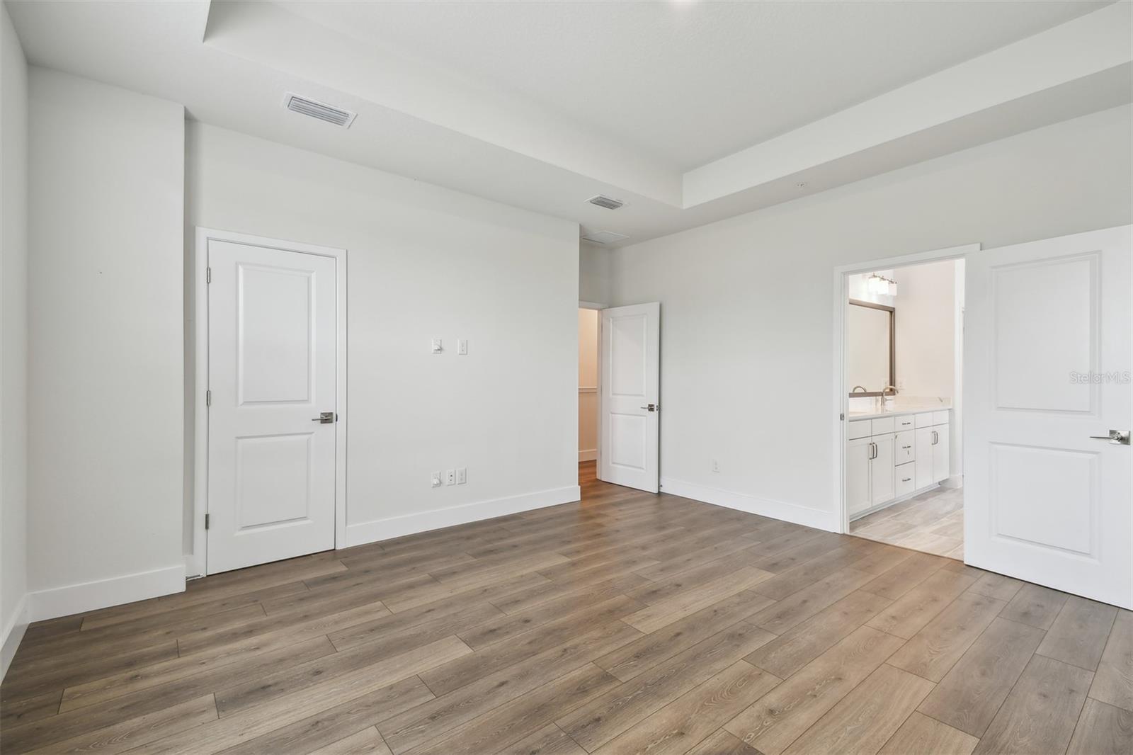 EMERALD LANDING AT WATERSIDE - Residential