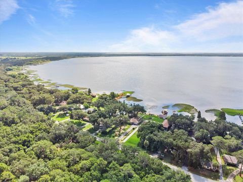 A home in LAKE WALES