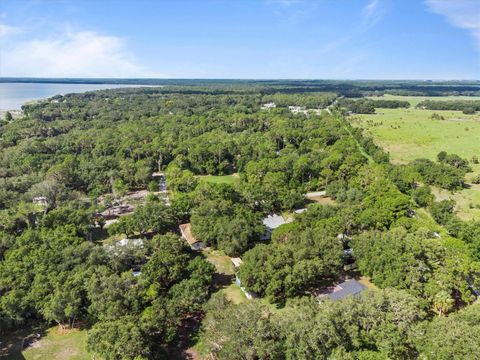 A home in LAKE WALES