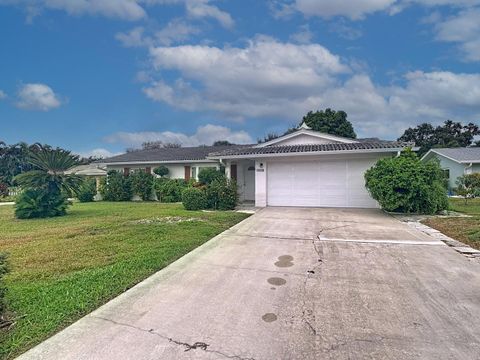 Photo of 11320 Currie Lane, Largo, FL 33774 (MLS # TB8440437) Photo of 11320 Currie Lane, Largo, FL 33774 (MLS # TB8440437)