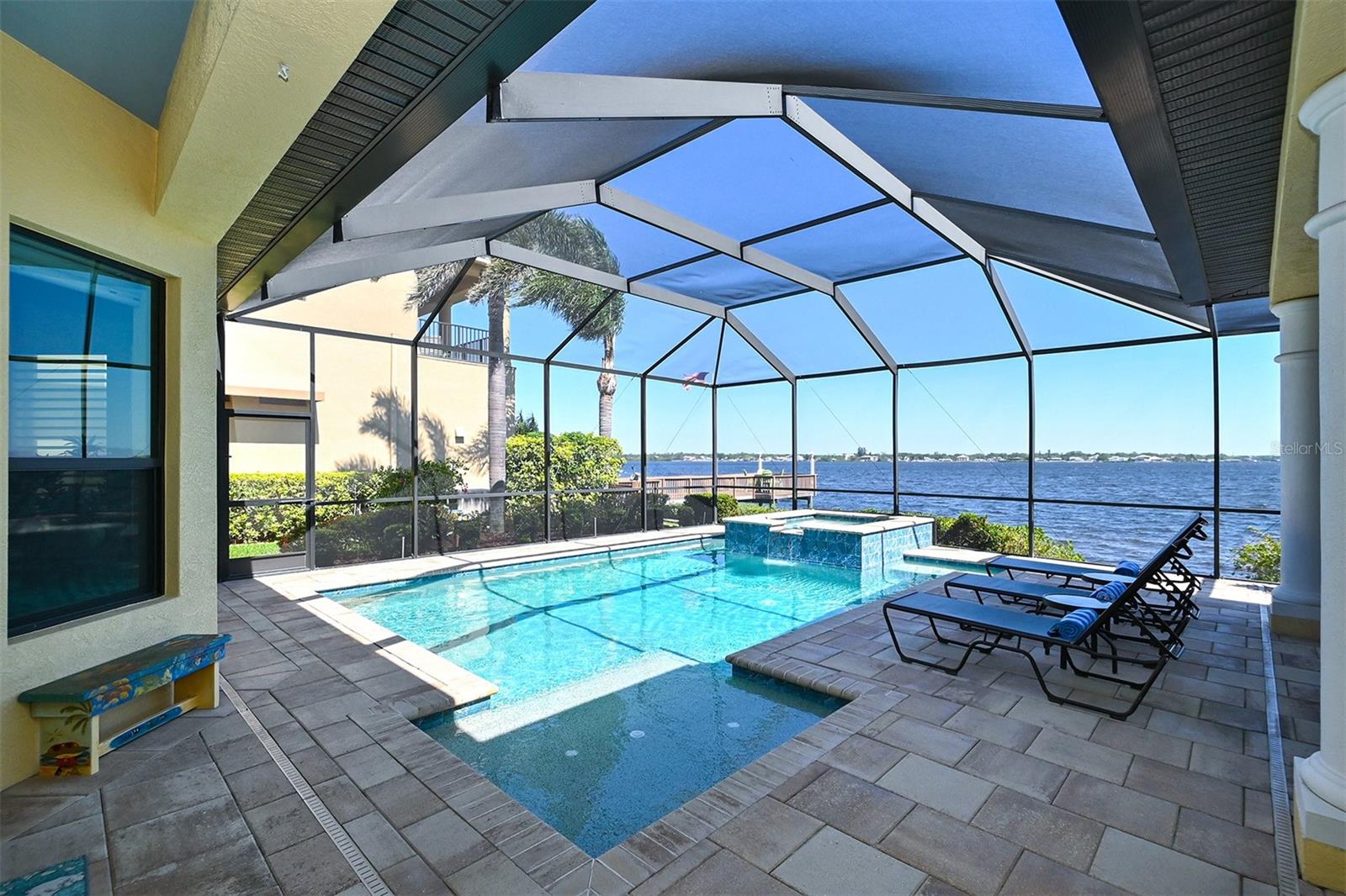 RIVERDALE - Residential