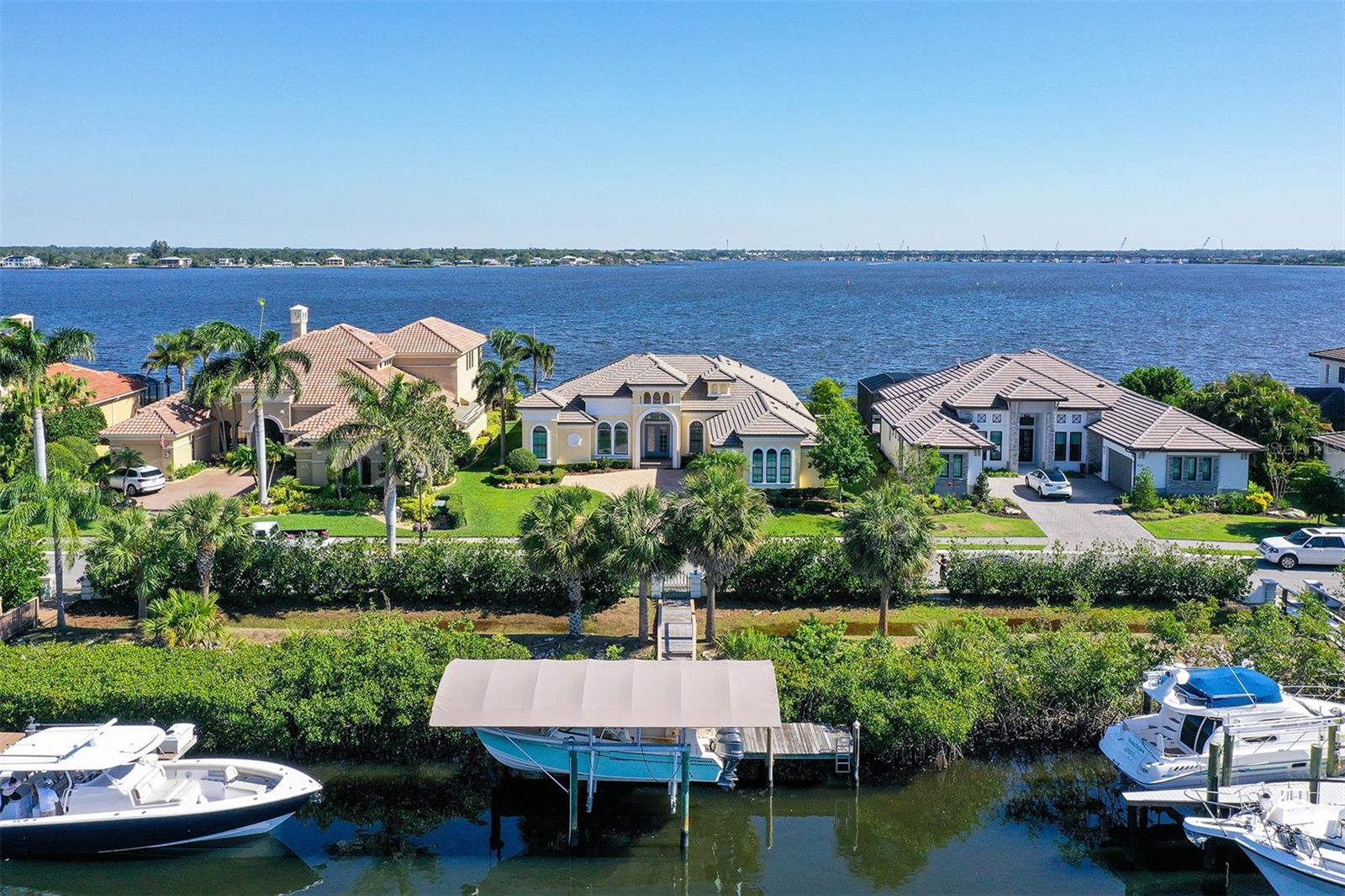 RIVERDALE - Residential