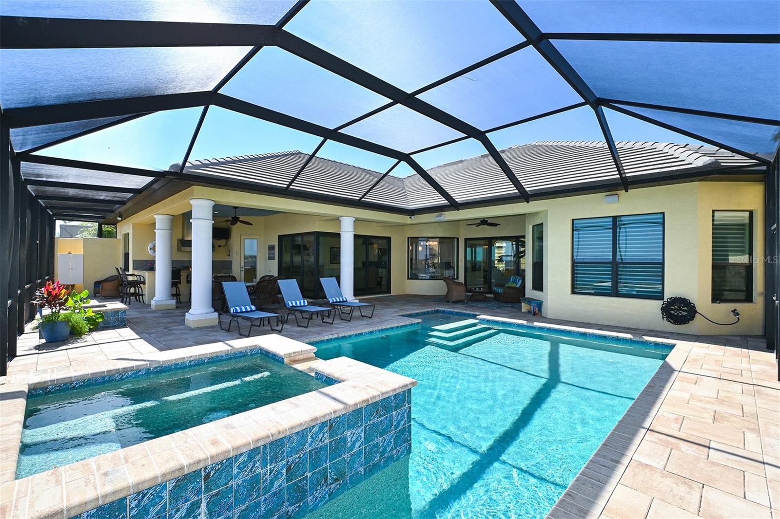 RIVERDALE - Residential