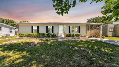 Photo of 4927 Rollinglen Loop W, Lakeland, FL 33810 (MLS # L4961060)