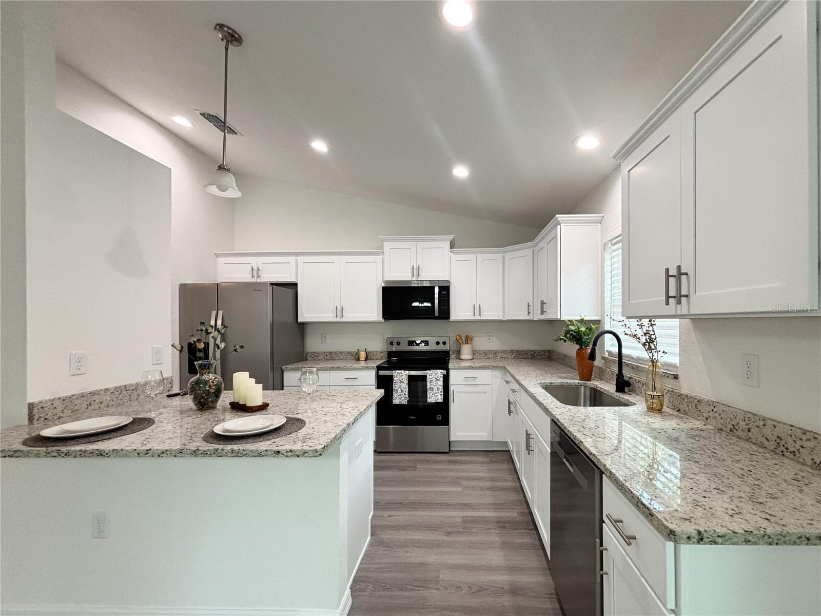 LAKE TROPICANA - Residential