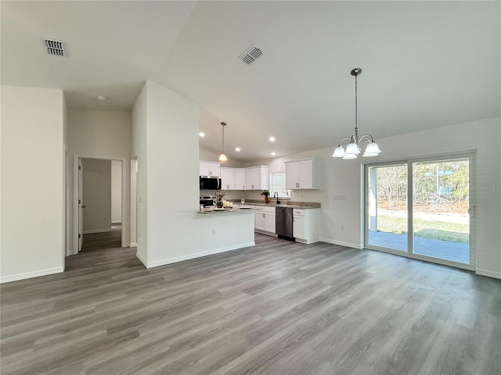 LAKE TROPICANA - Residential