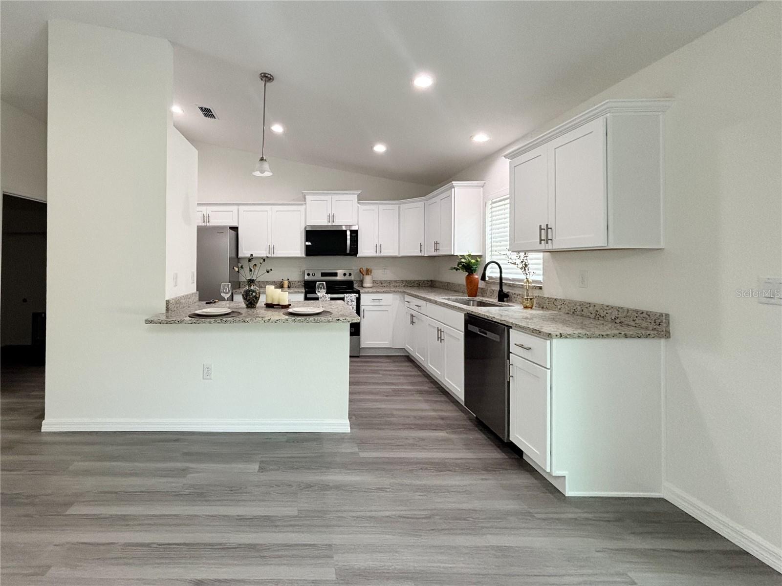 LAKE TROPICANA - Residential