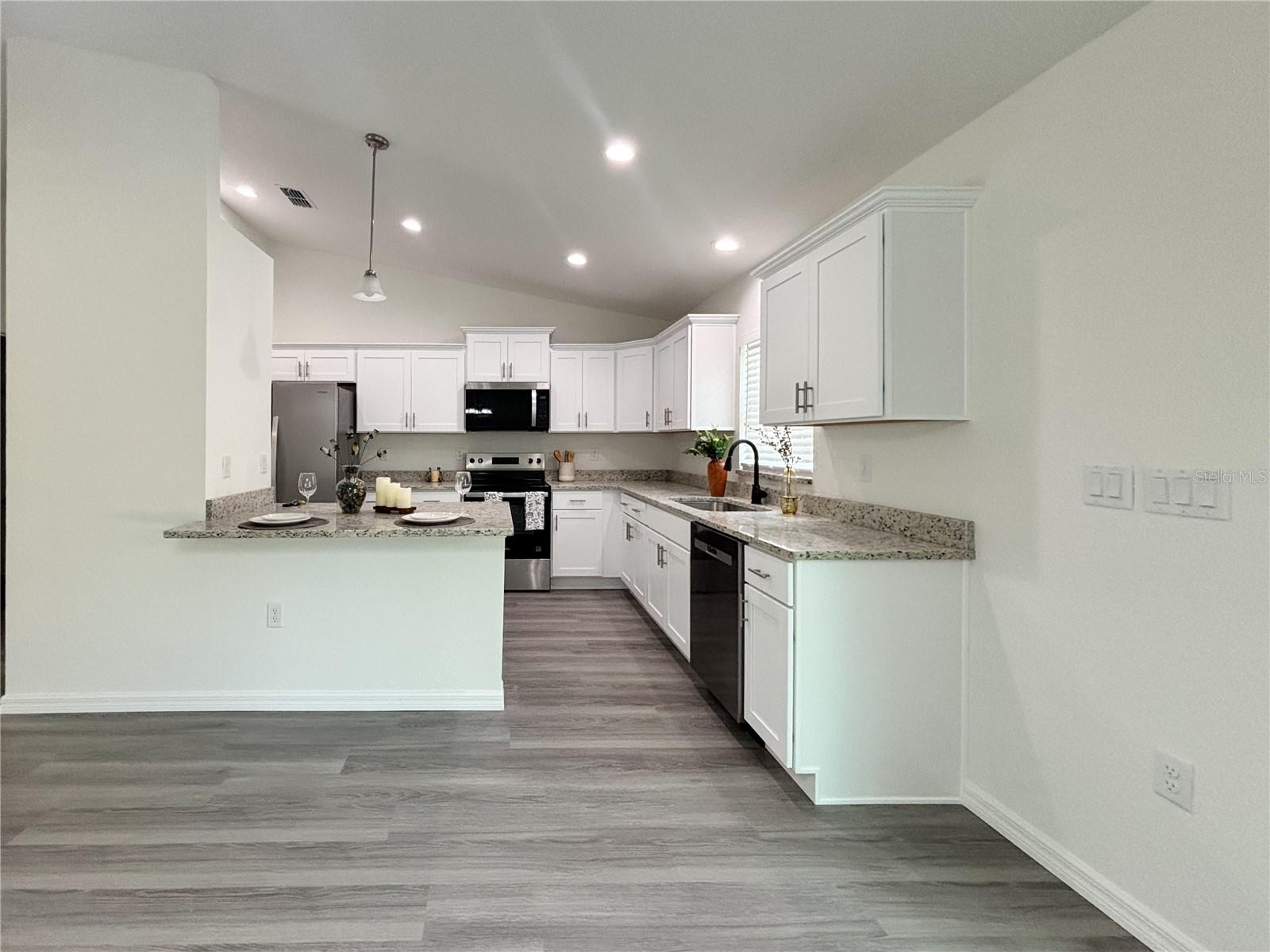 LAKE TROPICANA - Residential