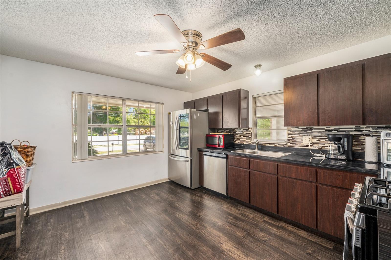 COUNTRY ESTATE - Residential