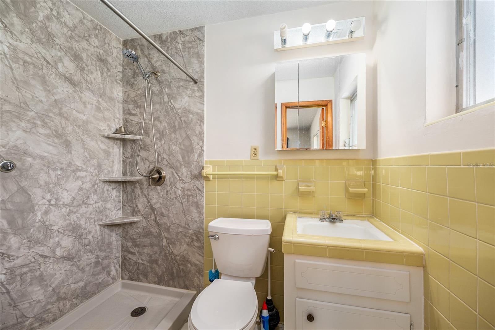 COUNTRY ESTATE - Residential