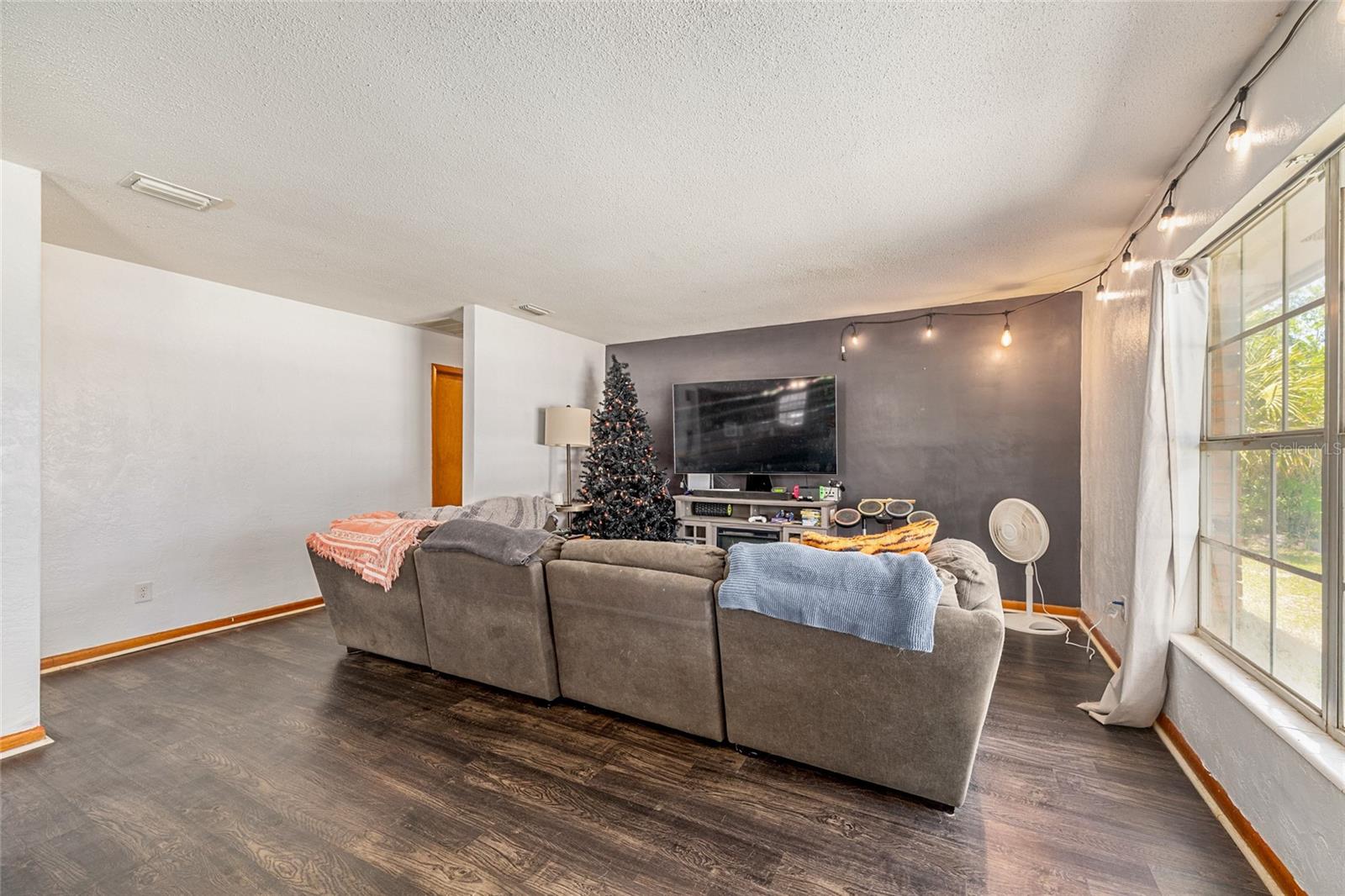 COUNTRY ESTATE - Residential